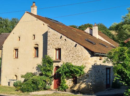 Вхід, Le Gîte des Fontaines au cœur de la Bourgogne (Le Gite des Fontaines au cœur de la Bourgogne) in Сомбернон