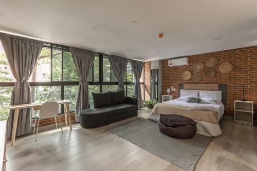 Kyux Building, Style and Comfort