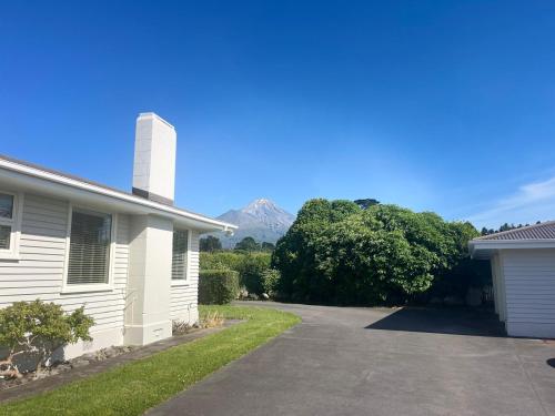 View, Mount Taranaki Basecamp 4BR Farmhouse & Games Room in Pembroke