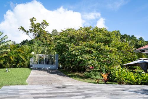 Jardin, Casa Naya in Pointe Noire