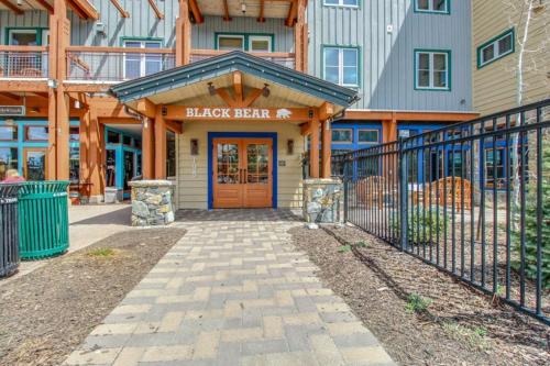 2 Bedroom Colorado Mountain Vacation Rental In River Run Village With Hot Tub Access And Walking Distance To Ski in Keystone, USA