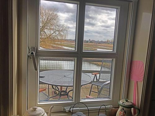 Iekārtas, Apartment by the water in Broek Op Langedijk
