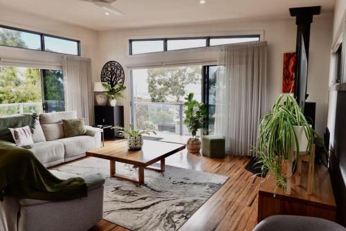 Paradise - Spacious, Ocean Views, Outdoor Living in Dodges Ferry