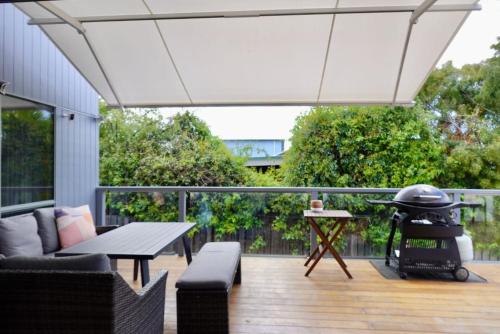 Paradise - Spacious, Ocean Views, Outdoor Living in Dodges Ferry