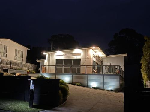 Paradise - Spacious, Ocean Views, Outdoor Living in Dodges Ferry
