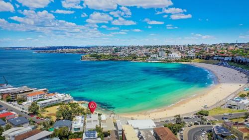 Dreamy Bondi The Break Steps to the beach in North Bondi