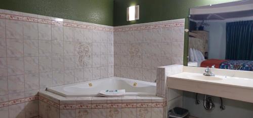 Rodeway Inn Chico University Area - image 14