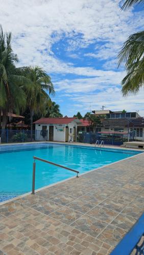Swimming pool, D dos Alicante House in Girardot