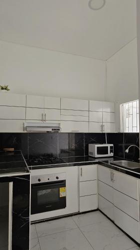 Kitchen, D dos Alicante House in Girardot