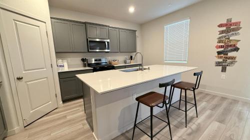 New Holiday Retreat in Merced in 西美熹德