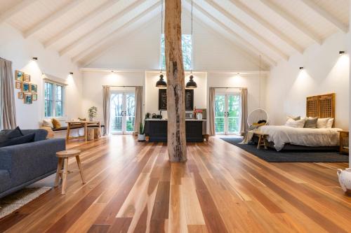 The Red Hill Barn in เรดฮิลล์