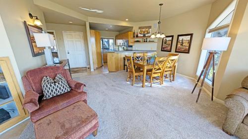 Mt Bachelor Village 324 A SR - image 2