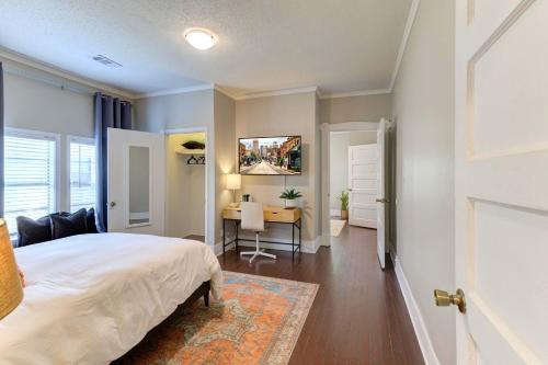 Spacious 3BR Midtown Home - Sleeps 7 - Walkable to Dining & Attractions - Easy Access to Downtown near Cooper-Young Historic District