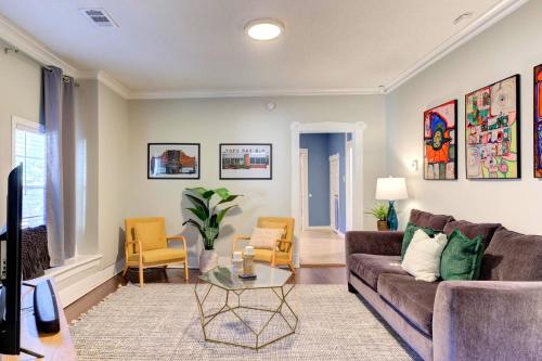 Létesítmények, Spacious 3BR Midtown Home - Sleeps 7 - Walkable to Dining & Attractions - Easy Access to Downtown near Cooper-Young Historic District