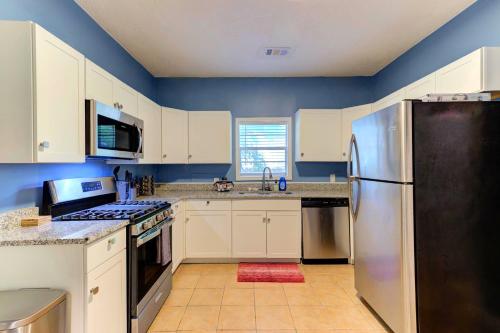 Létesítmények, Spacious 3BR Midtown Home - Sleeps 7 - Walkable to Dining & Attractions - Easy Access to Downtown near Cooper-Young Historic District