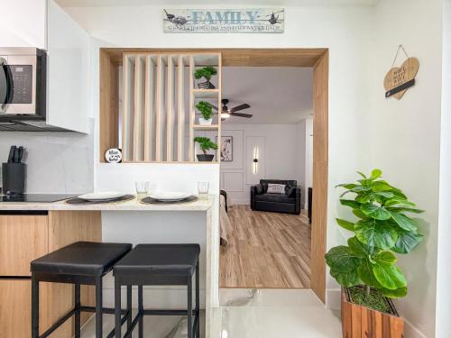 Elegant Space Private Entrance Modern Design in Pembroke Pines