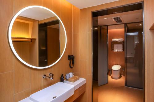 room detail thumbnail 2