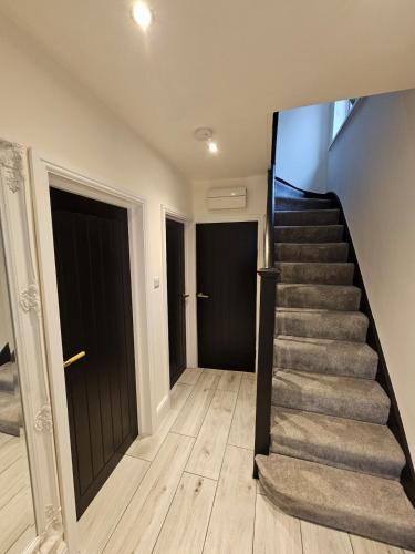 The Rocky Luxe - 4 Bedrooms - Parking - Sleeps 8 gîte à louer Hamstead Railway Station