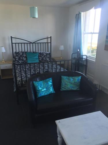 The Bay - rooms only - image 10
