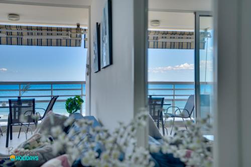 Makenzy Sandy Beachfront Paradise in Kastella Beach