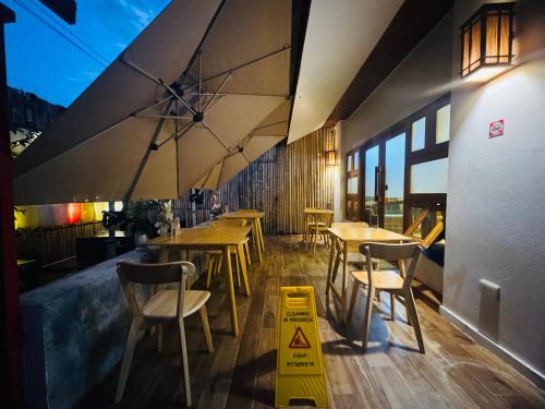 Facilities, Nozawa Hostel and Onsen - Men Only near J&J Restaurant @ Samoeng