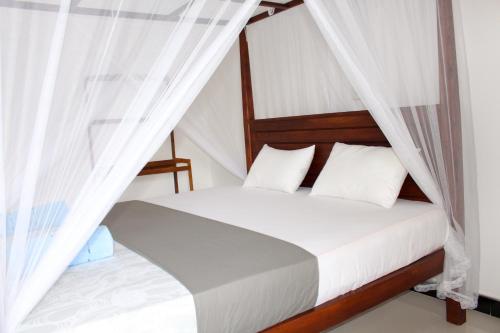 Basic Double Room image 5