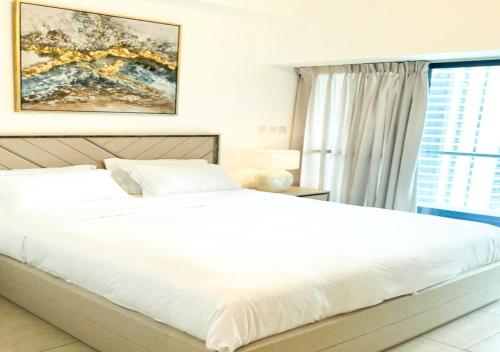 Full lake View 1bk Apartment in JLT 4 ppl early & late check in 10mn to Marina metro station - main image