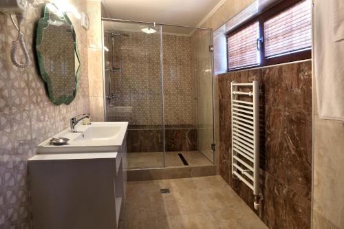Green Palace Hotel - image 2