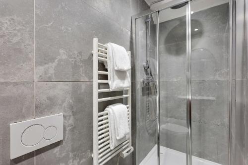 Elegant Apartment - 2BD 6P - Hôtel de Ville - image 3
