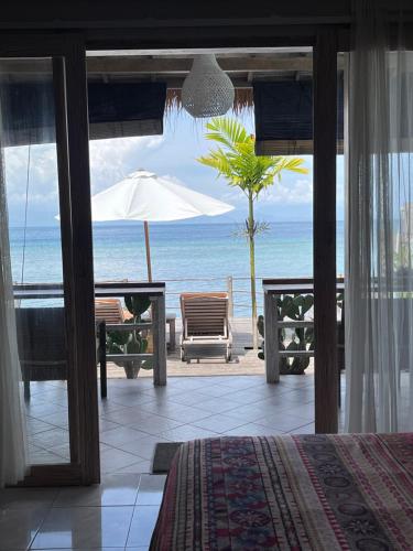 VnS Beachfront Guesthouse - Tap to explore photos