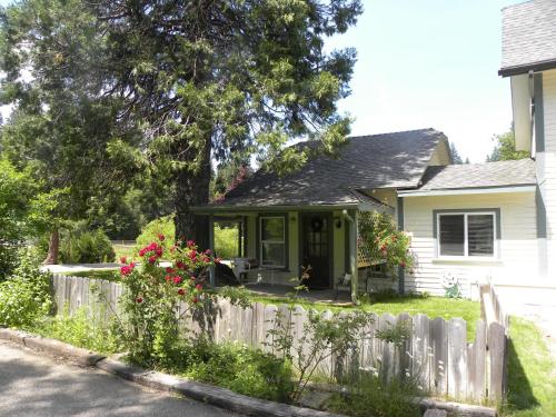 Mount Shasta Ranch Bed and Breakfast - image 5