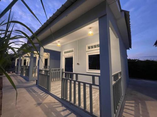 Flower Bungalow Mpai Bay in Mpai Bei