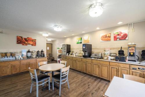 Quality Inn & Suites Sioux Falls South - image 10