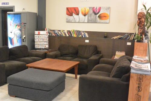 Shared lounge/TV area, Elizabeth Hostel in Melbourne
