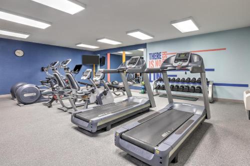 Hampton Inn and Suites Houston Pasadena - image 10