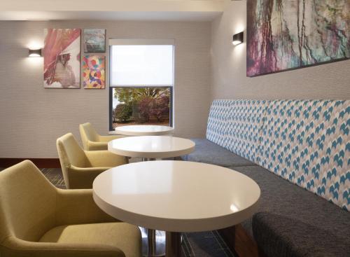 Hampton Inn Youngstown/Boardman - image 11