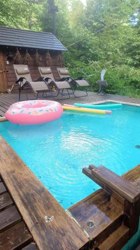Swimming pool, 一色の森プライベートサウナからまつ山荘 in Shokawa