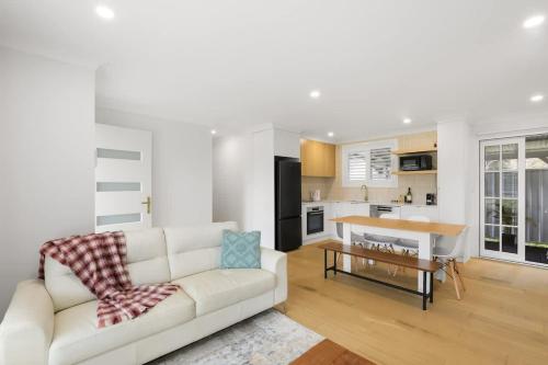 Coastal Luxe on Sandy in Salamander Bay