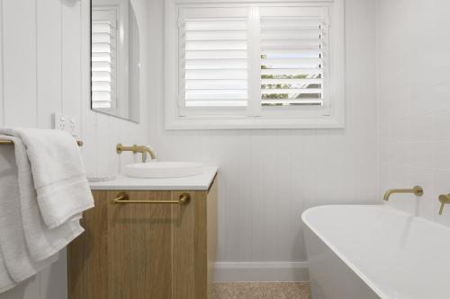 Coastal Luxe on Sandy in Salamander Bay