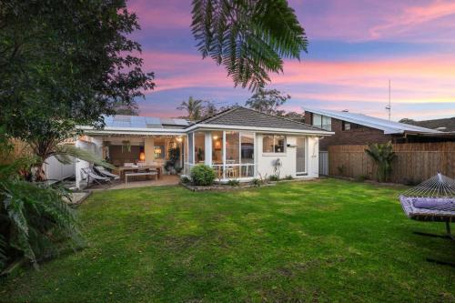 White Sandy Cottage in Corlette