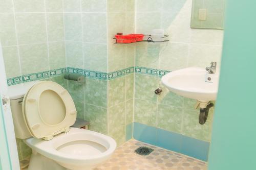 room detail thumbnail 2