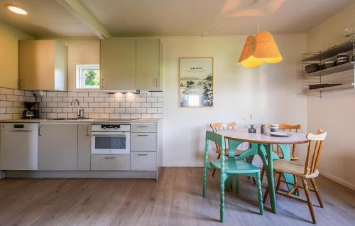 virtuve, Awesome Home In Myggenäs With Sauna (Awesome Home In Myggenas With Sauna) in Höviksnäs