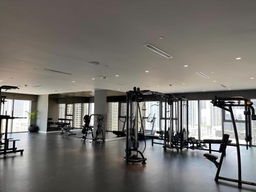Paramount Hotel Midtown 2BR Flat with City View - image 11