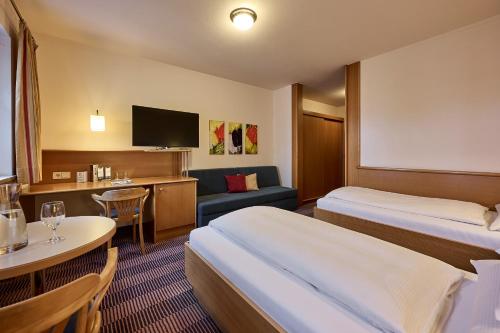 2 twin beds