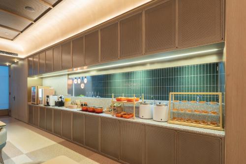Orange Hotel Shanghai North Xizang Road Subway Station – Shanghai, DC