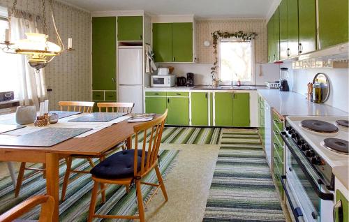 virtuve, 4 Bedroom Awesome Home In Bolmsö (4 Bedroom Awesome Home In Bolmso) in Bolmso
