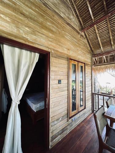 View, Living On Air in Kuang