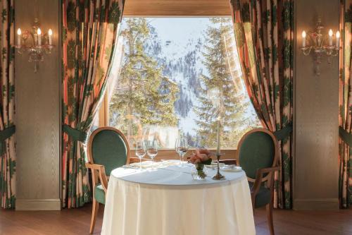 מסעדה, Tschuggen Grand Hotel - The Leading Hotels of the World in ארוסה