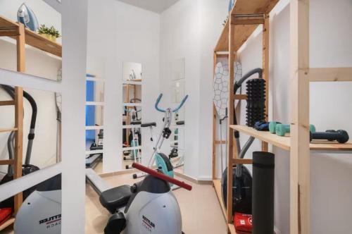 Loft with Gym • Kitchen WiFi  Free Parking - image 11