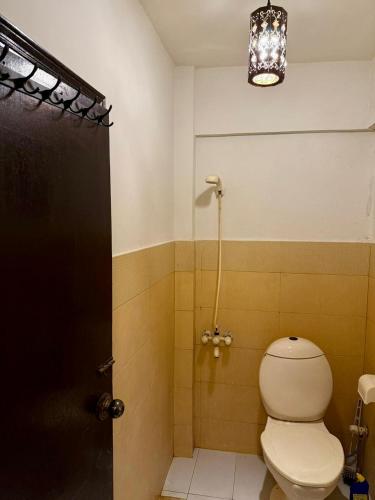 Seaside Serenity 1 BHK Condo DHA Netflix LuxeLiving Rentals - image 2